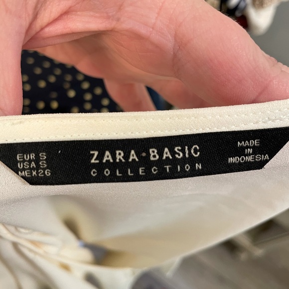 Zara Basic Collection flowy button top - Picture 6 of 6